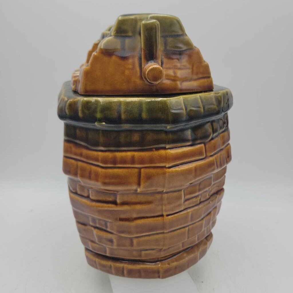 McCoy Pottery Wishing Well Cookie Jar (JL)