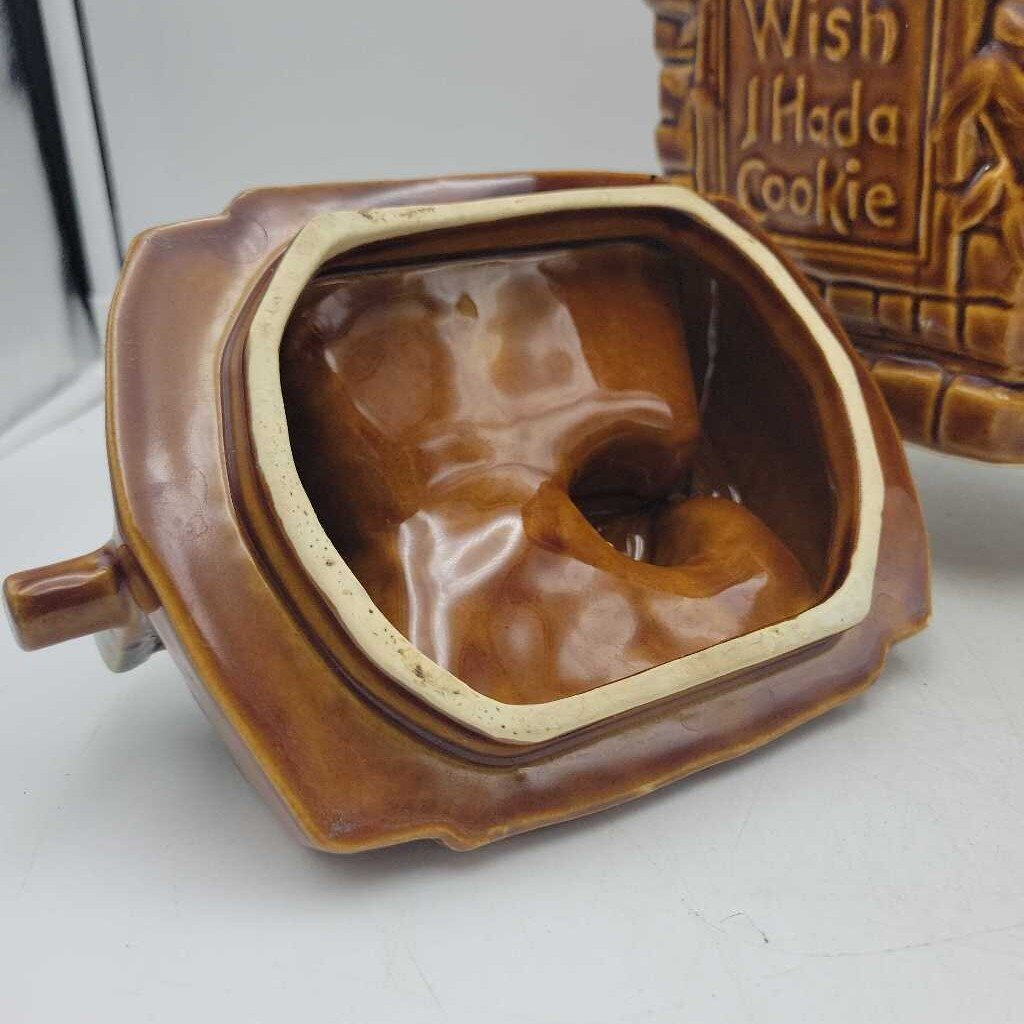 McCoy Pottery Wishing Well Cookie Jar (JL)