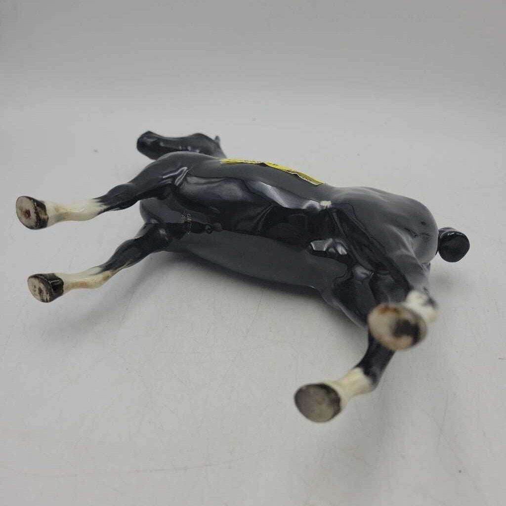 Black Beswick horse (LIND)