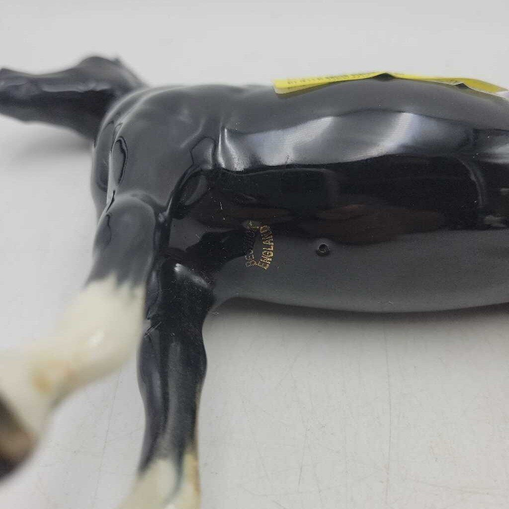 Black Beswick horse (LIND)