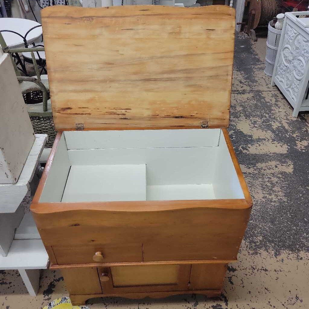 Wash stand with flip lid (RB)