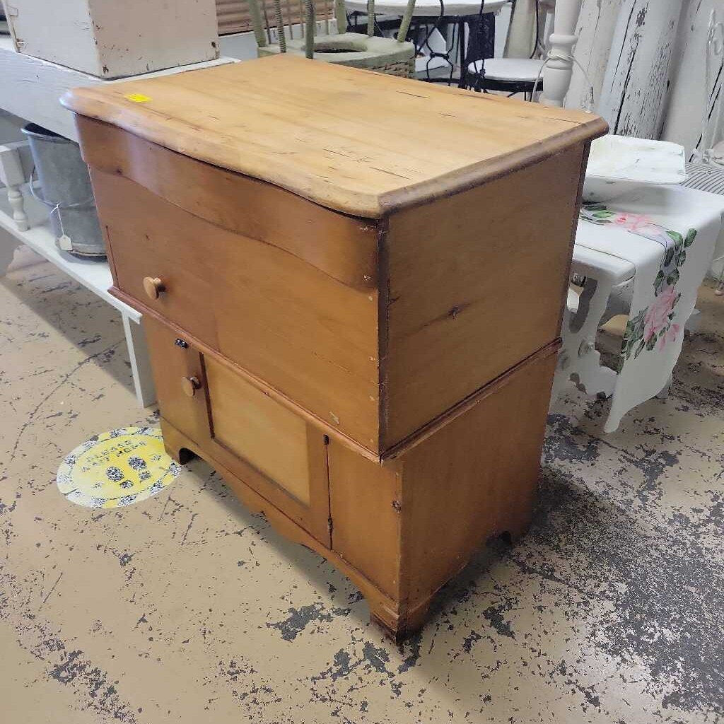 Wash stand with flip lid (RB)