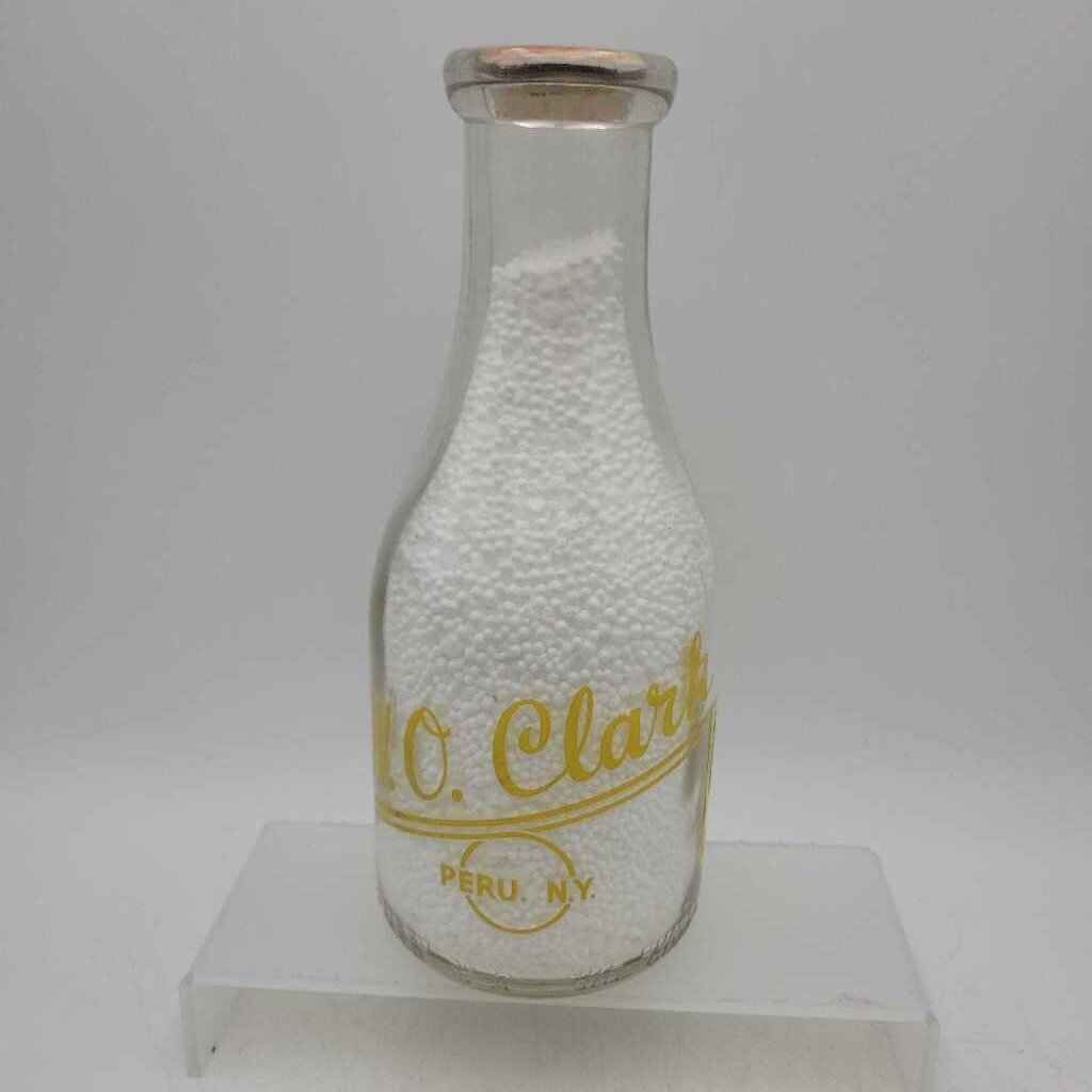 W.Q Clark Peru N.Y. Milk Bottle Wisconsin (JAS)