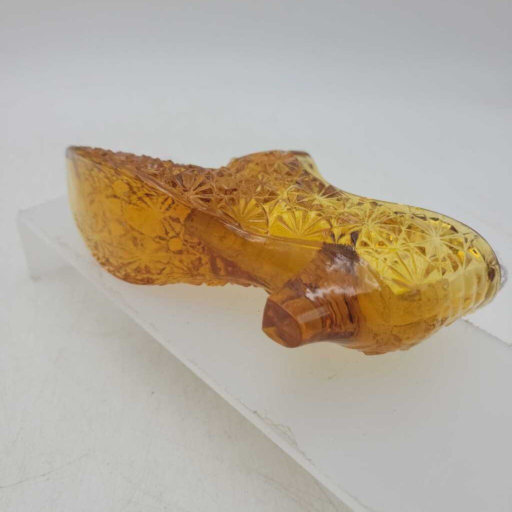 Fenton Glass Shoe (DEB)
