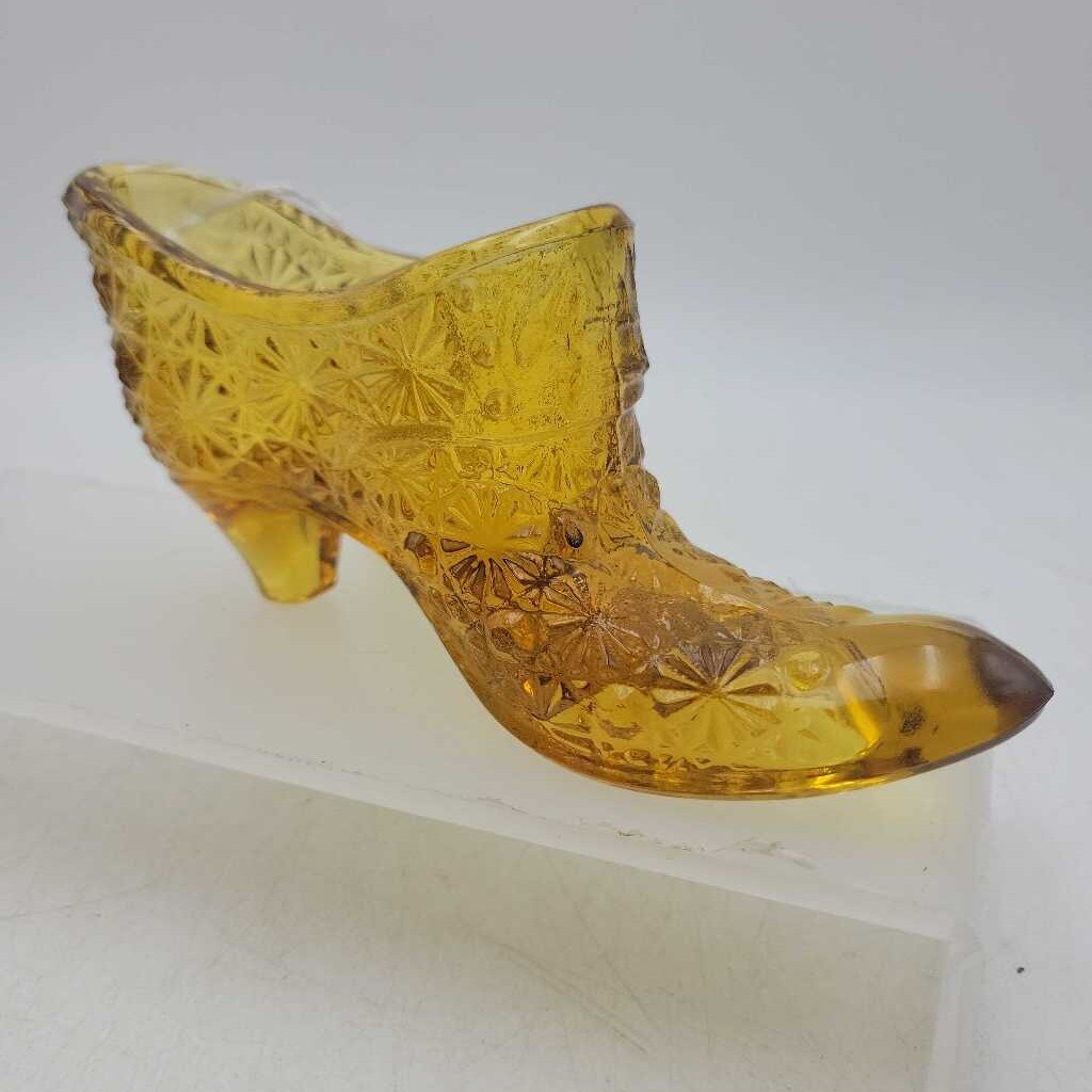 Fenton Glass Shoe (DEB)