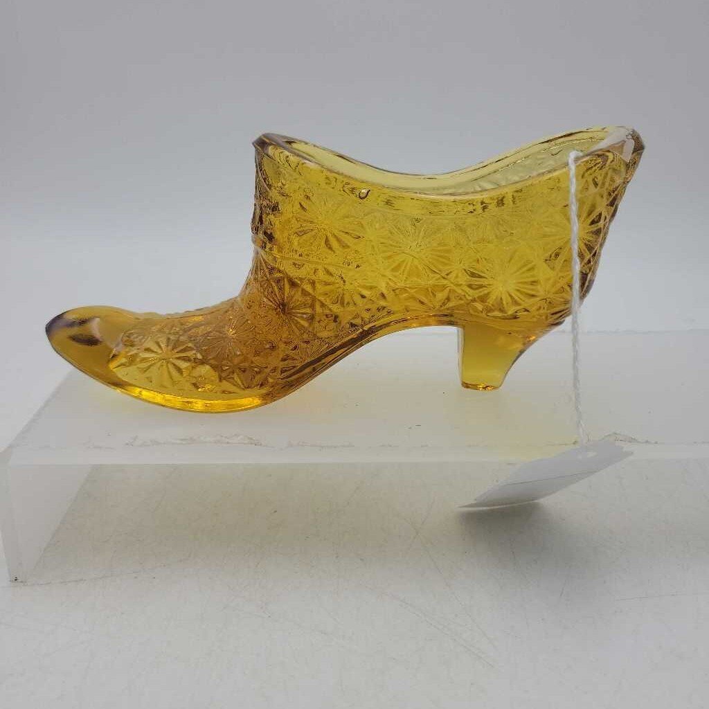 Fenton Glass Shoe (DEB)
