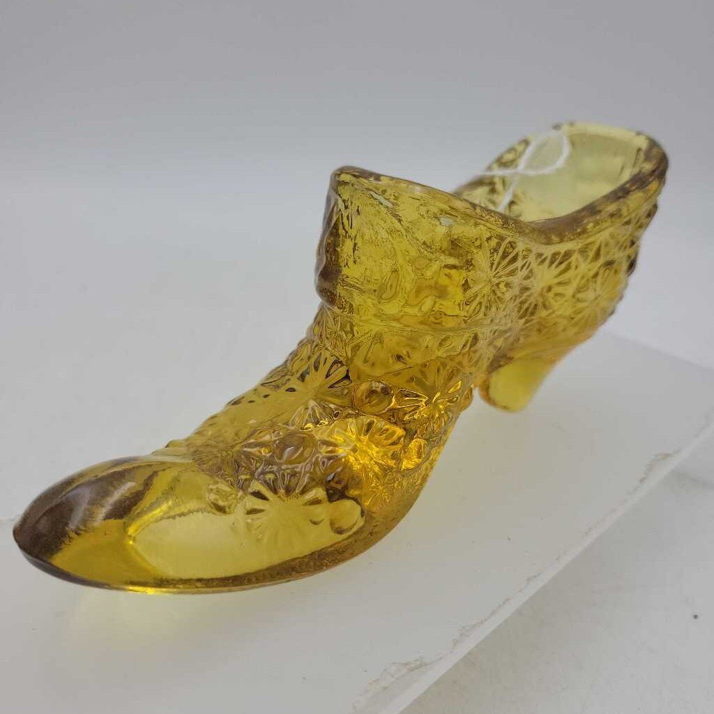 Fenton Glass Shoe (DEB)