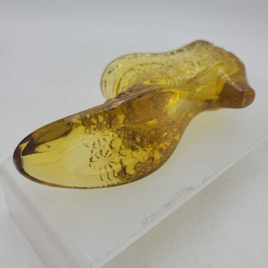 Fenton Glass Shoe (DEB)