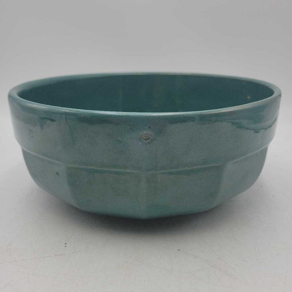 Hamilton potteries bowl.(JAS)