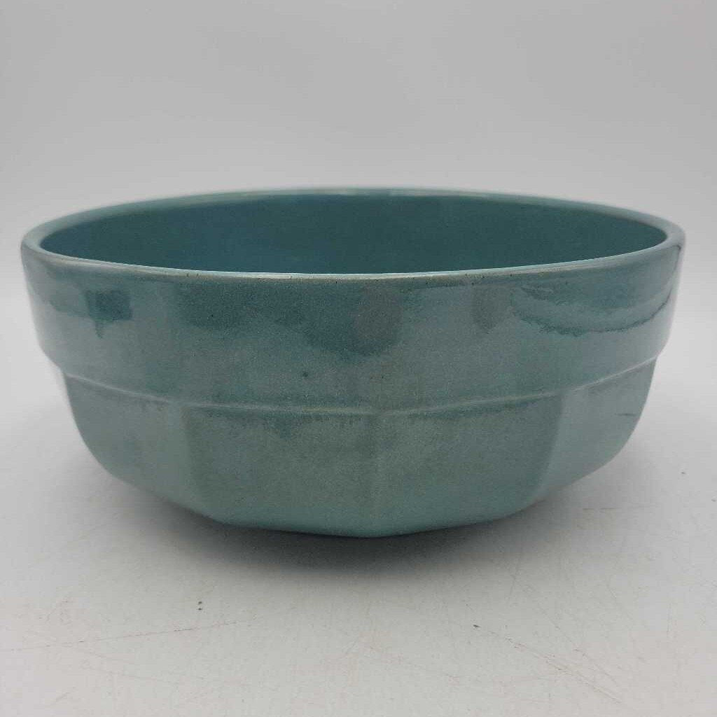 Hamilton potteries bowl.(JAS)