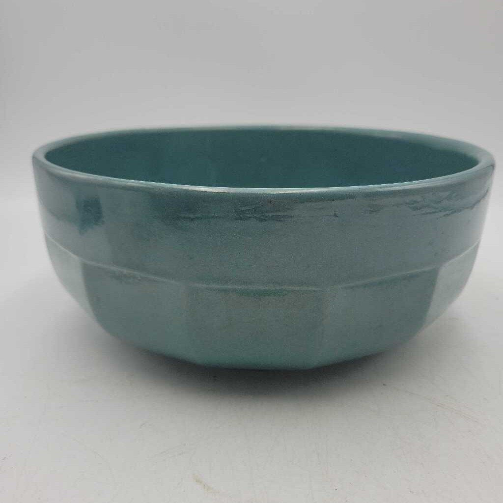 Hamilton potteries bowl.(JAS)