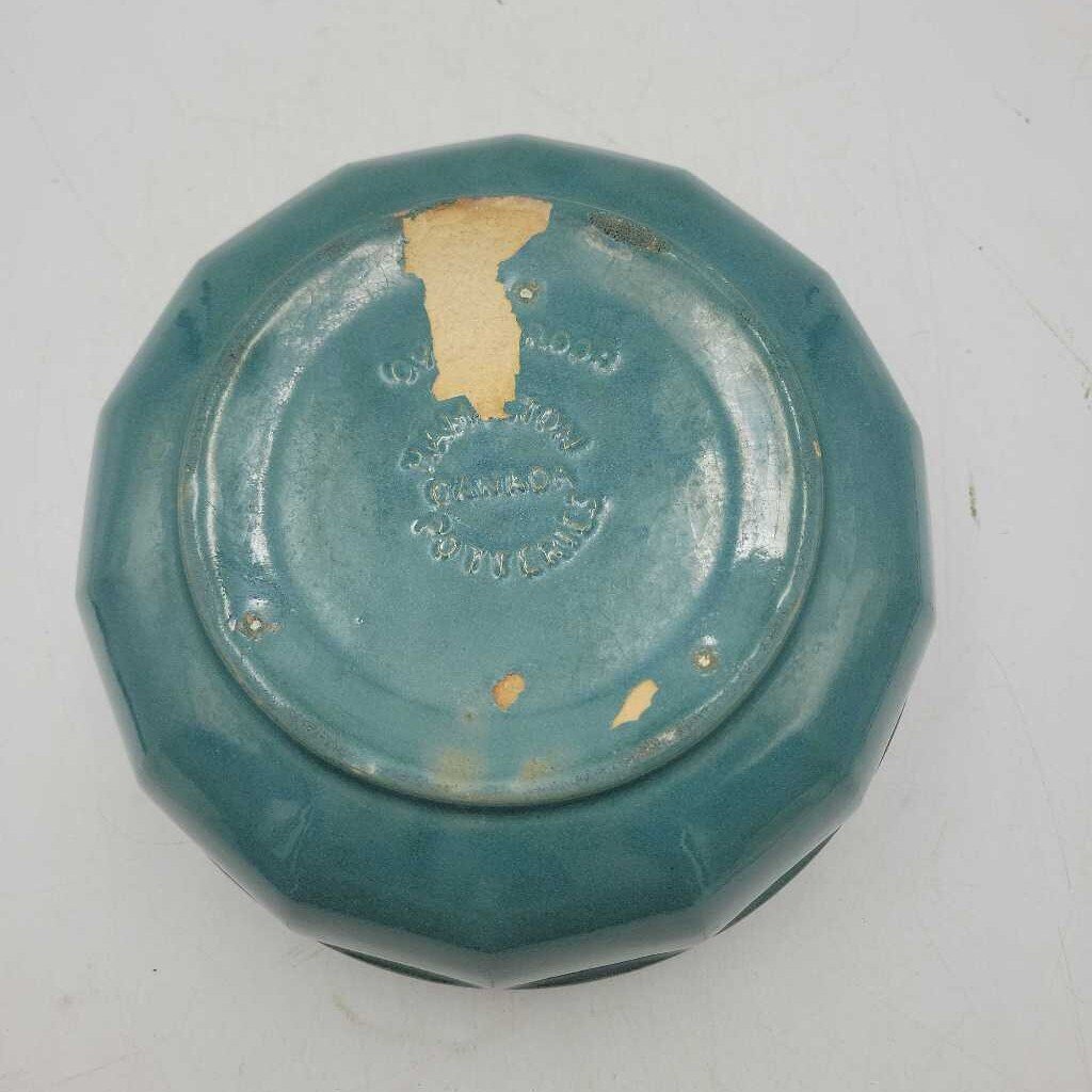 Hamilton potteries bowl.(JAS)