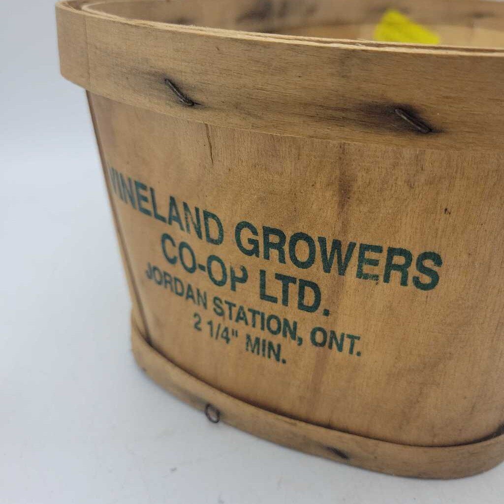 6 Quart basket Vineland Redhaven Apples(JAS)