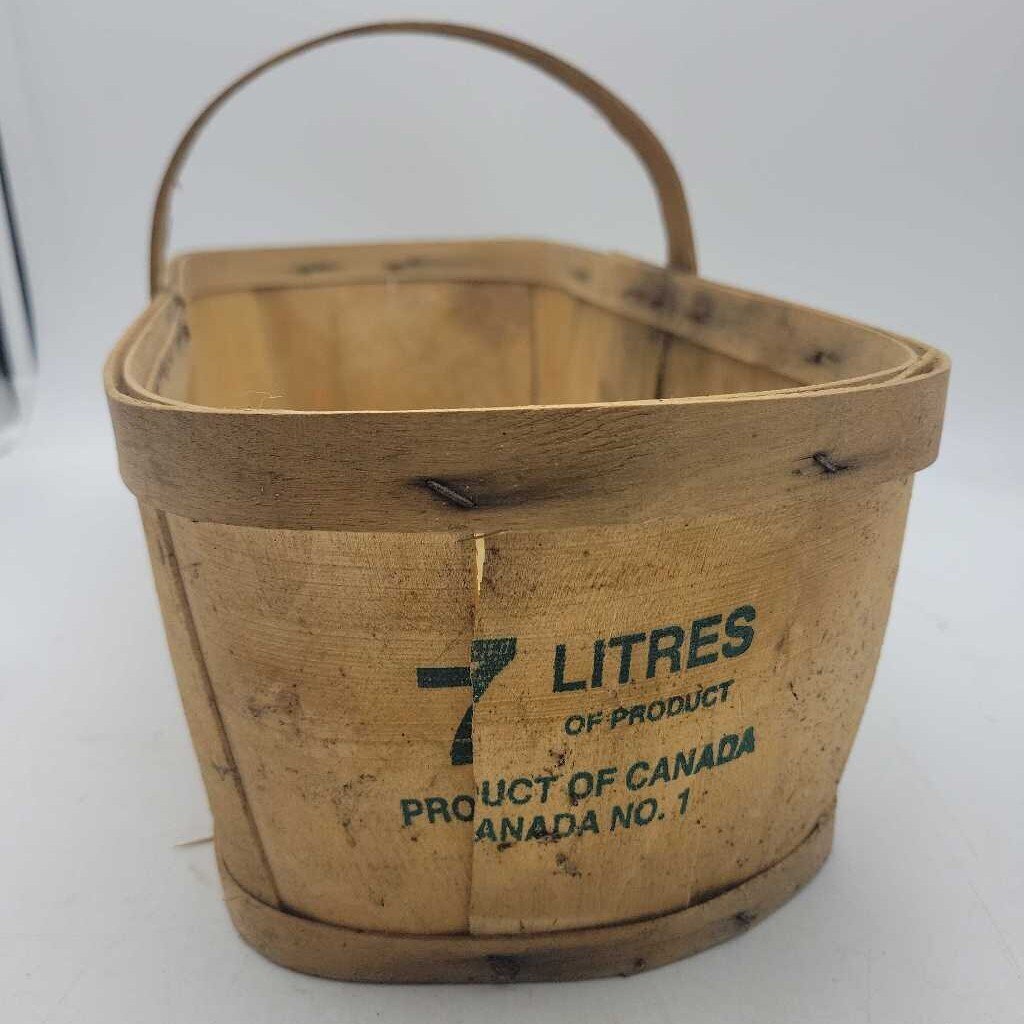 6 Quart basket Vineland Redhaven Apples(JAS)