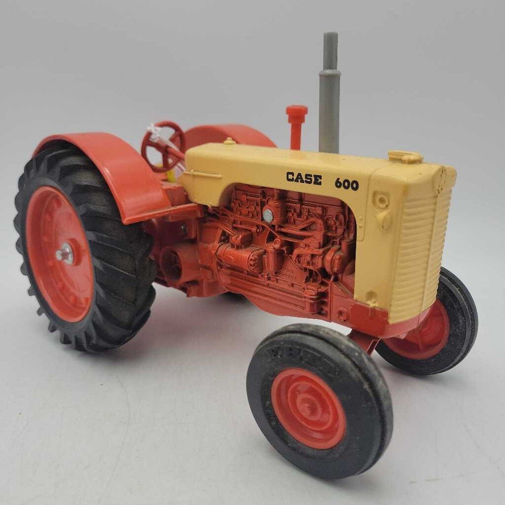 Case 600 Tractor model (RAE)