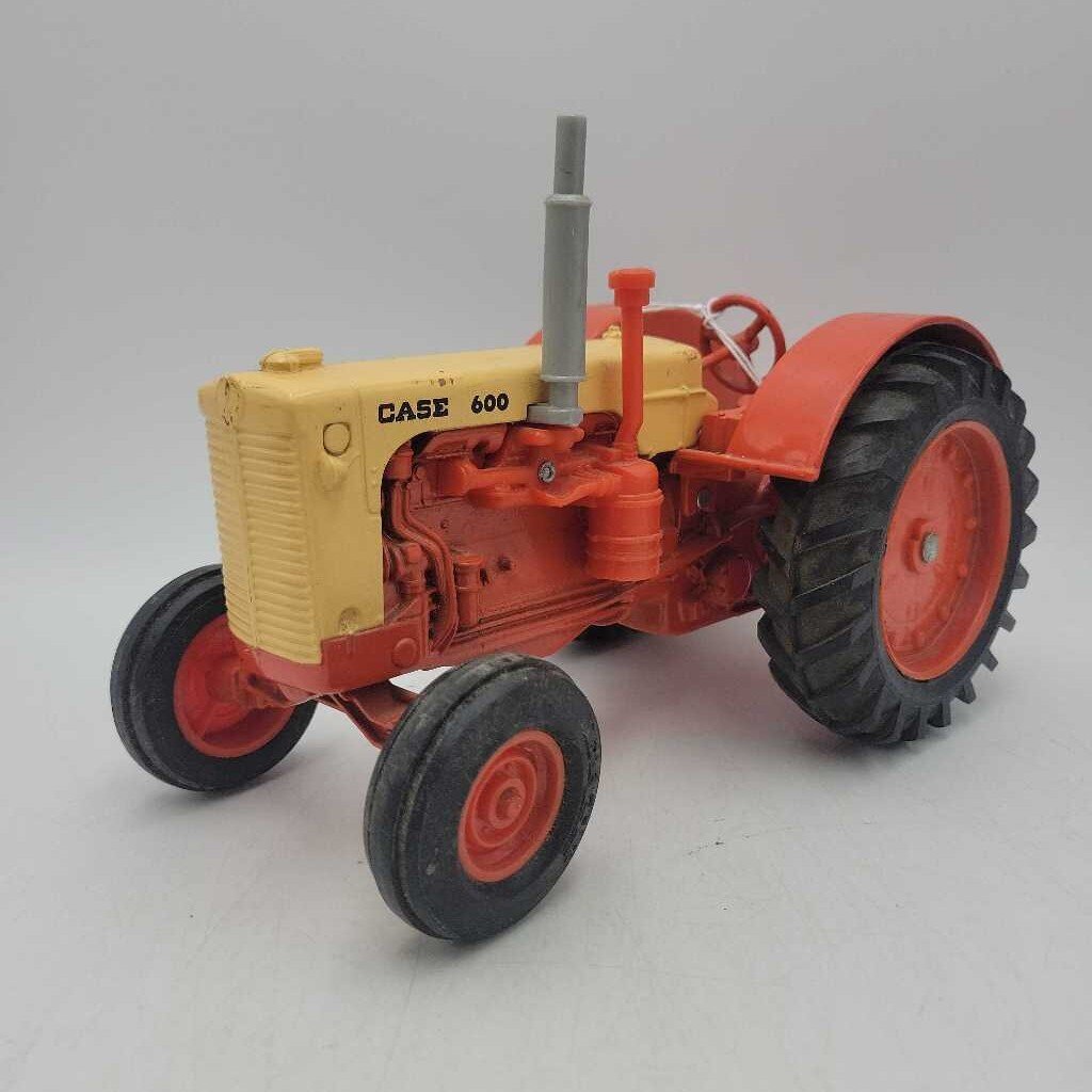 Case 600 Tractor model (RAE)