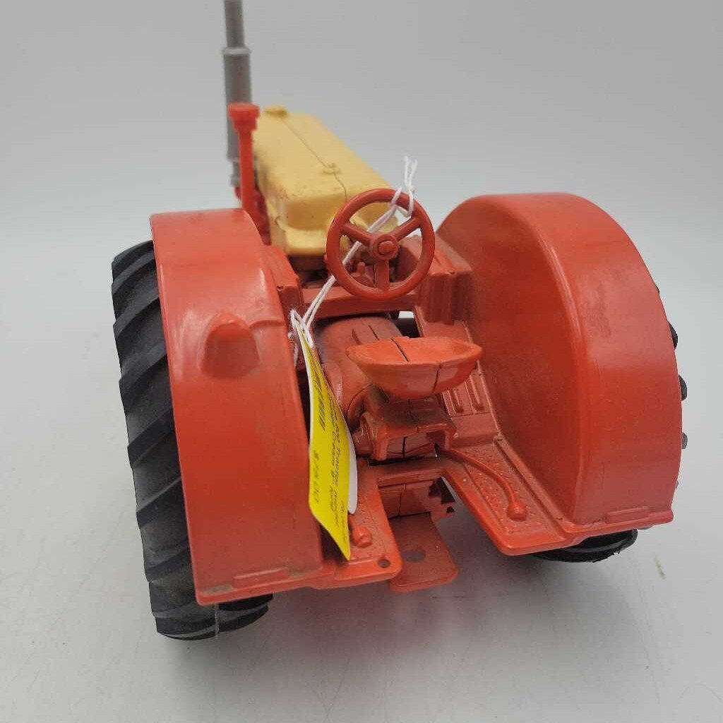 Case 600 Tractor model (RAE)