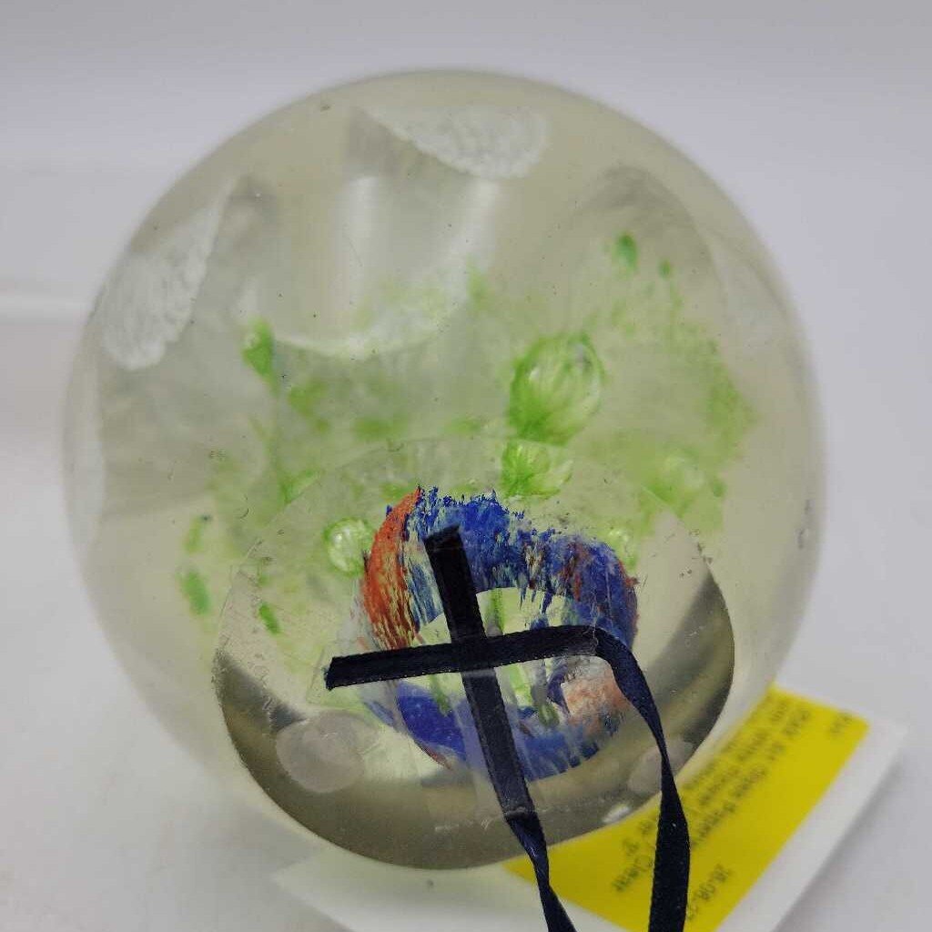 Art Glass Paperweight with White Flower (JG44)