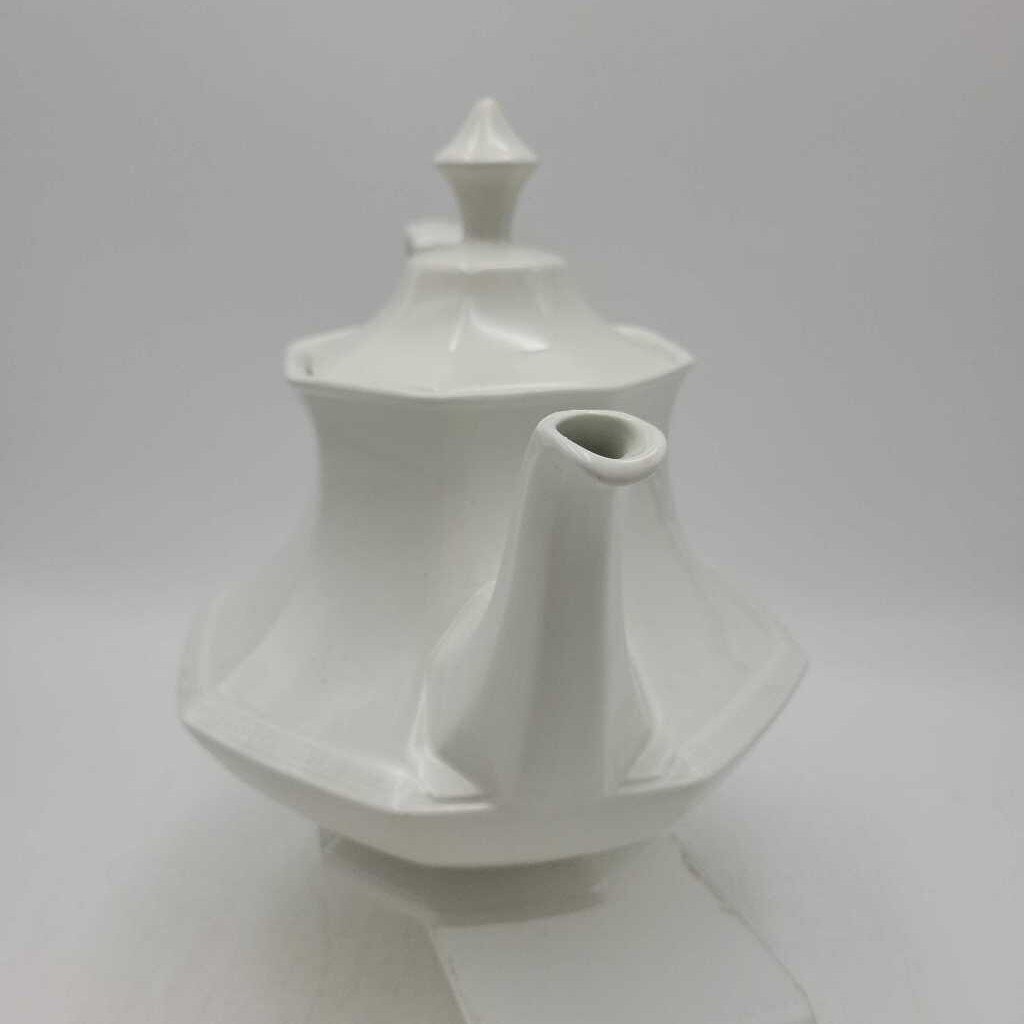 Made in England Chna Tea Pot (KAR)