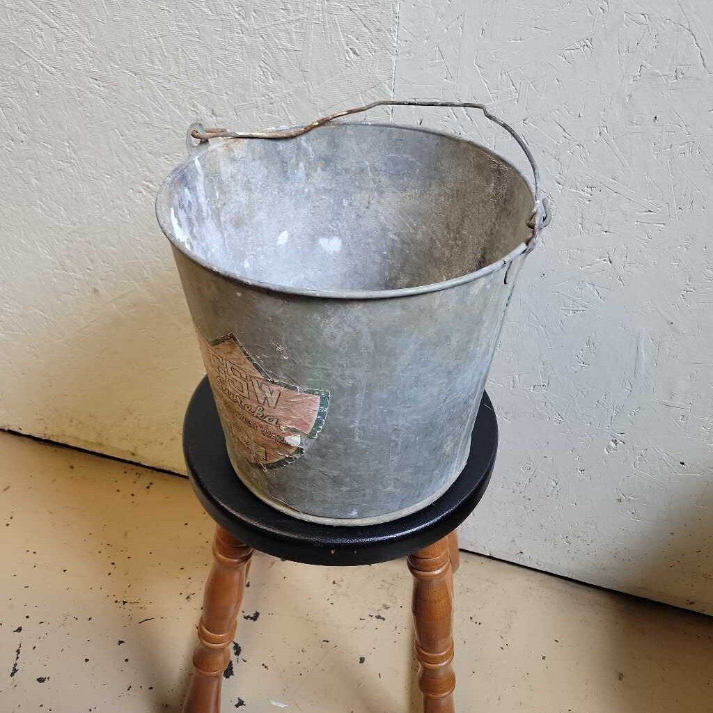 Vintage metal bucket jas