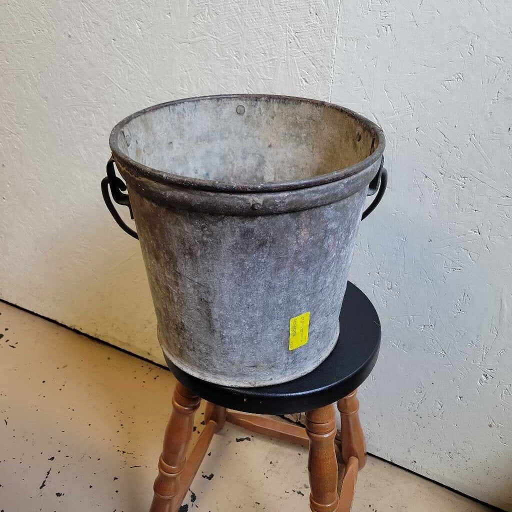 Heavy metal bucket jas