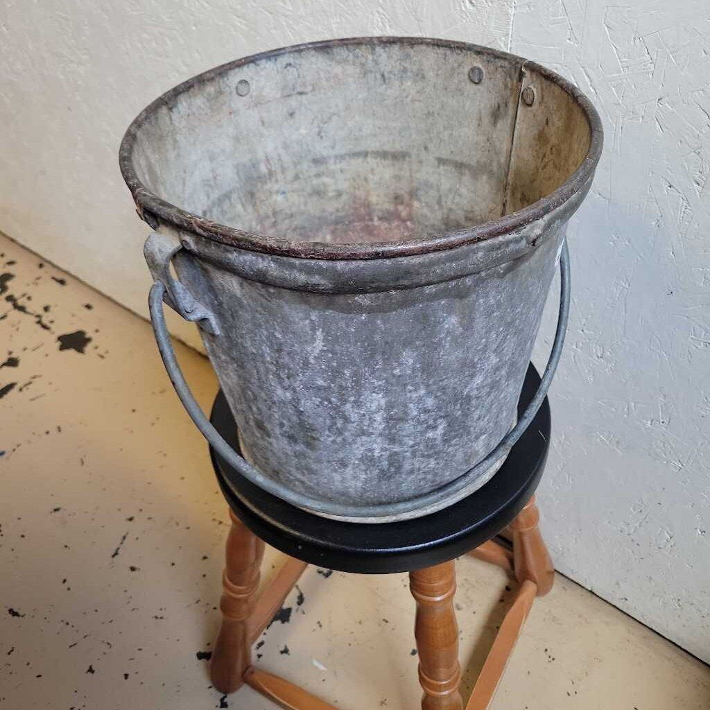 Heavy metal bucket jas