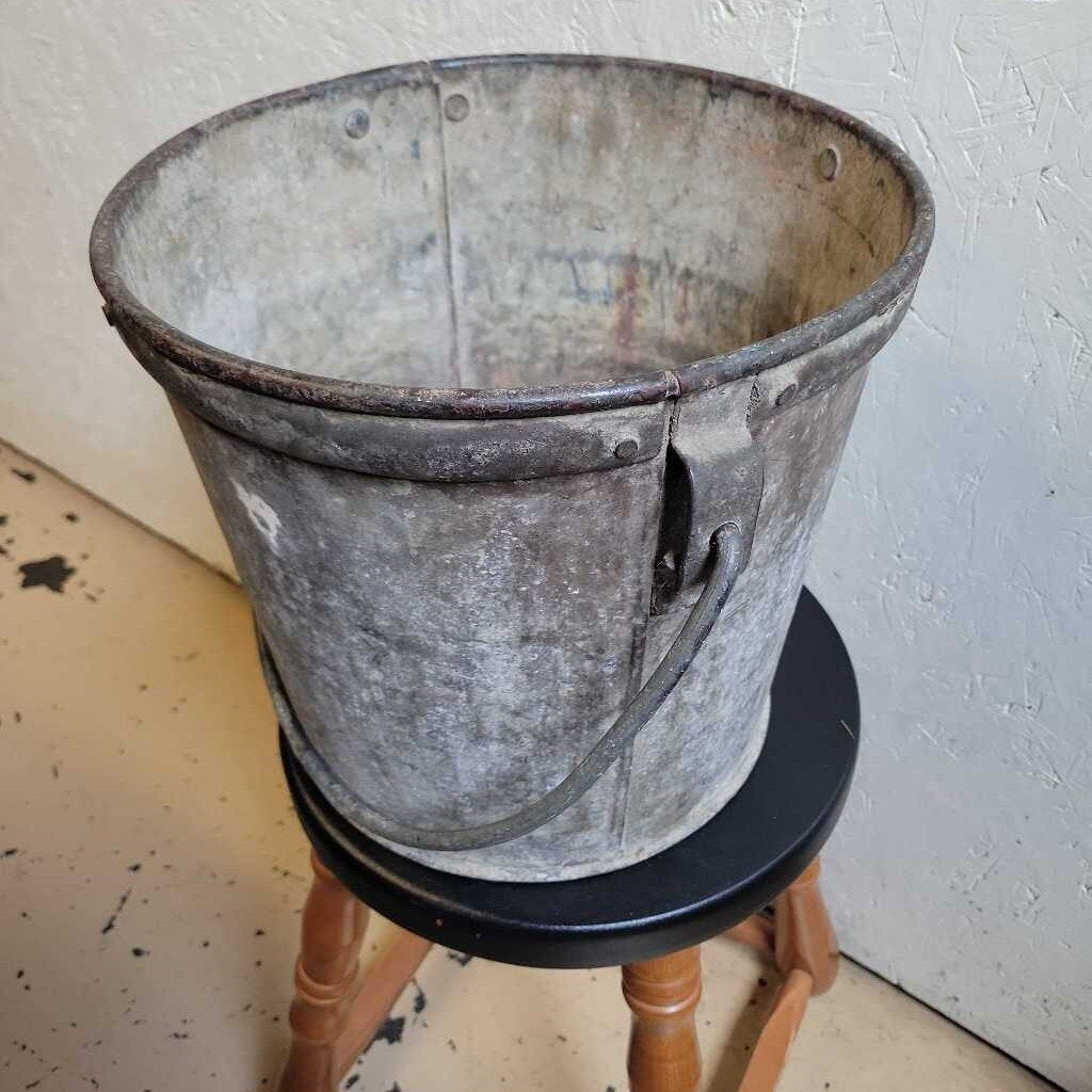 Heavy metal bucket jas