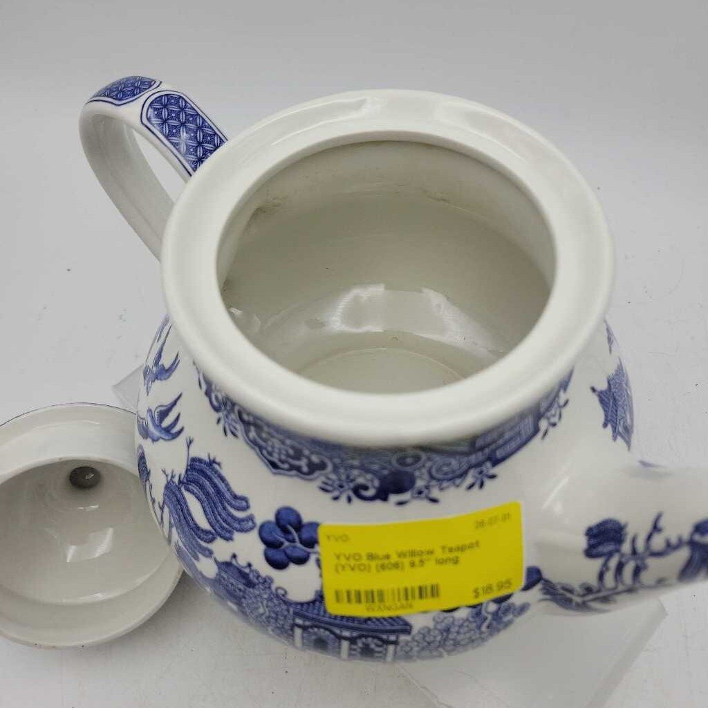 Blue Willow Teapot Church hill England (YVO) (606)