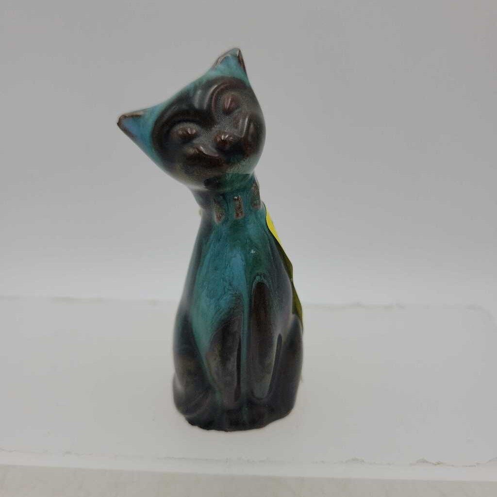 Blue Mountain Pottery Miniature Cat (JAS)