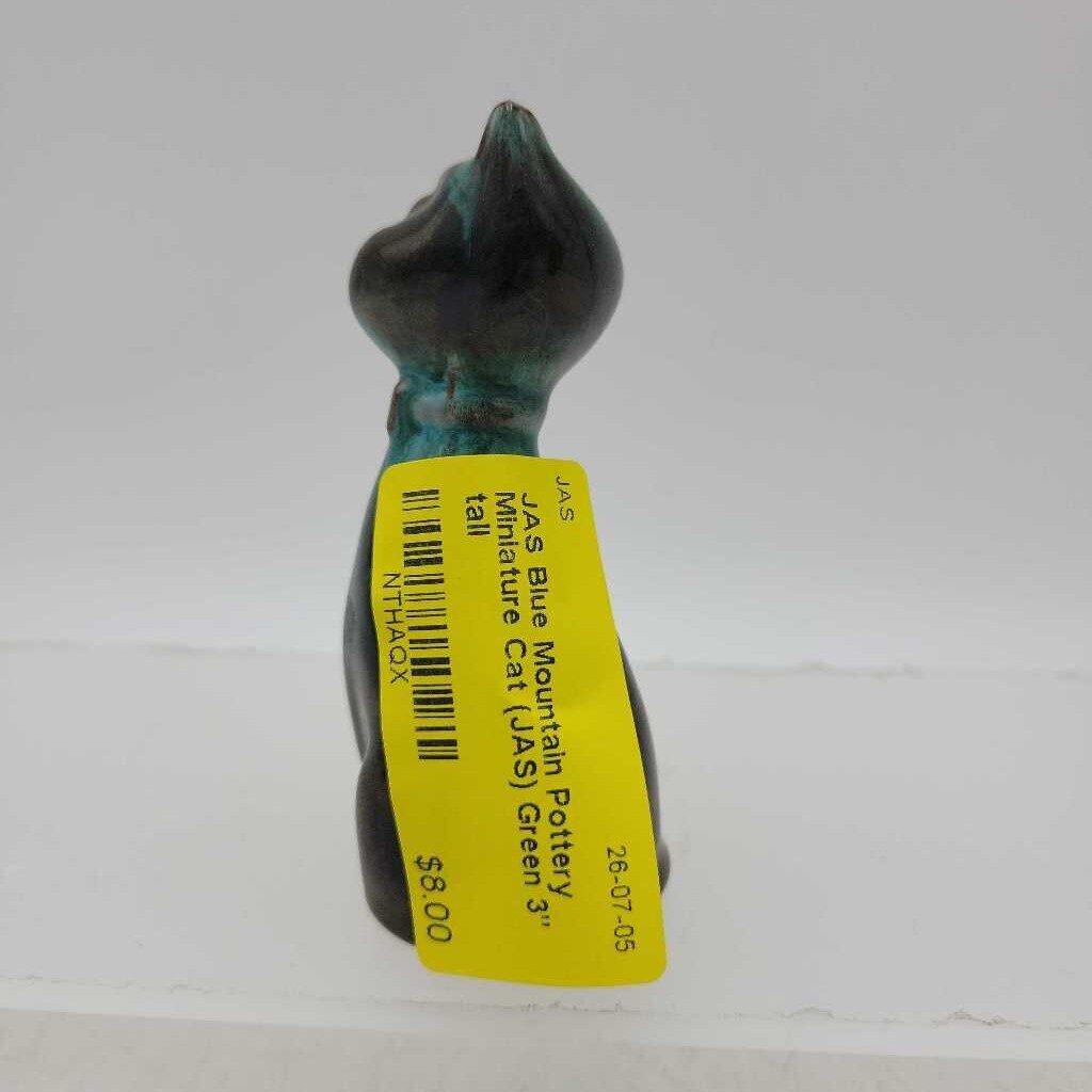 Blue Mountain Pottery Miniature Cat (JAS)