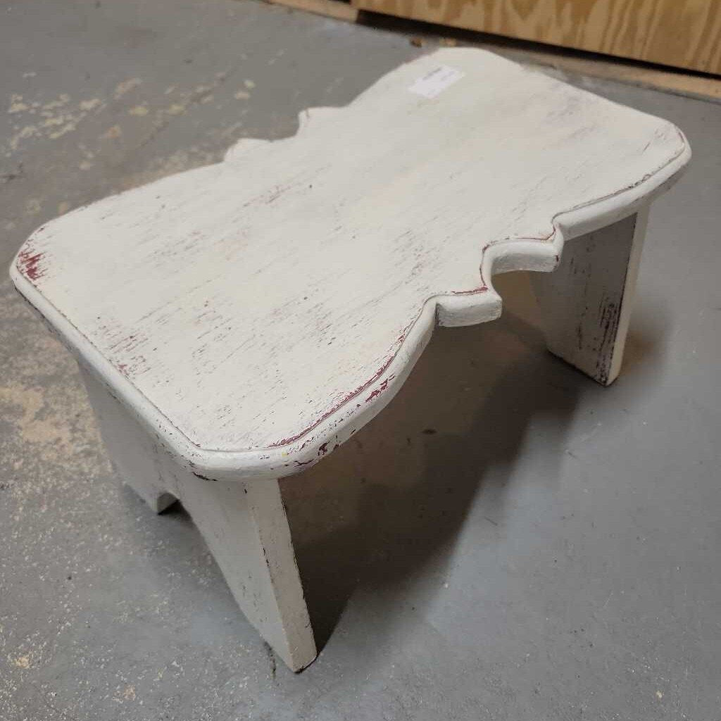 Small wooden bench (RB)