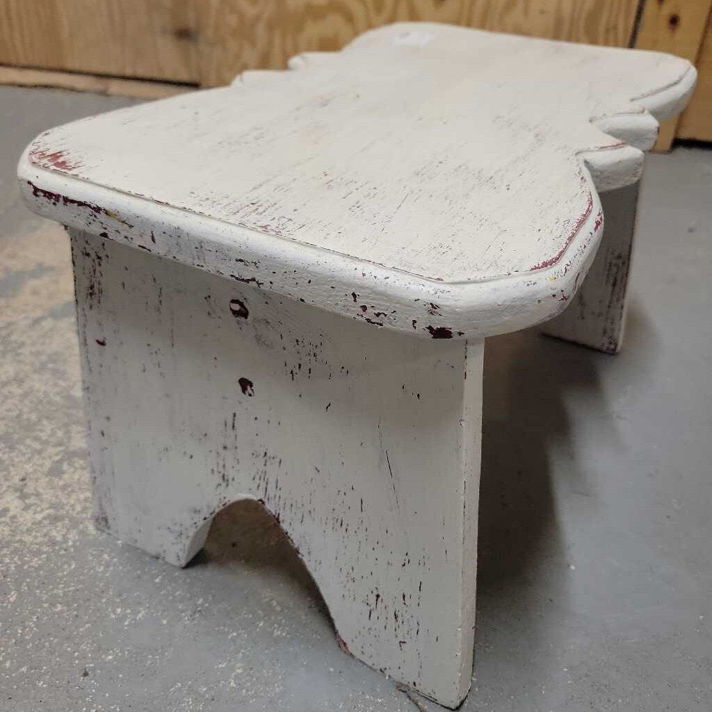 Small wooden bench (RB)