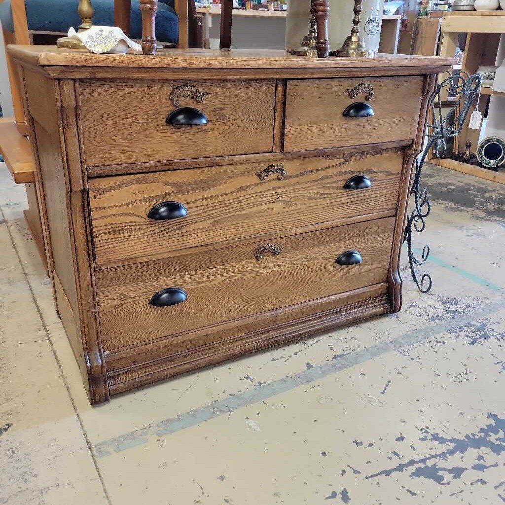 Oak Dresser 4 Drawer's w/ Black Pull Handles (DER)