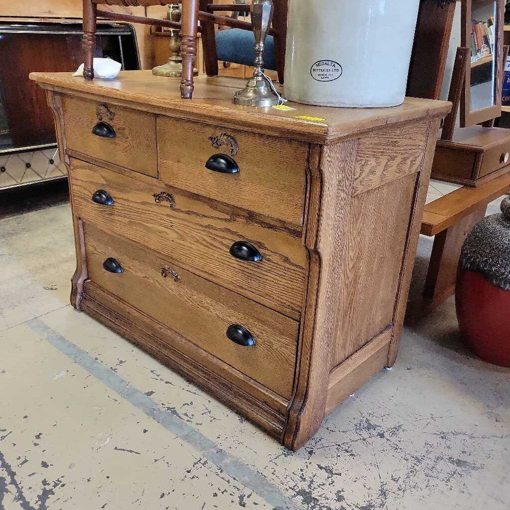 Oak Dresser 4 Drawer's w/ Black Pull Handles (DER)