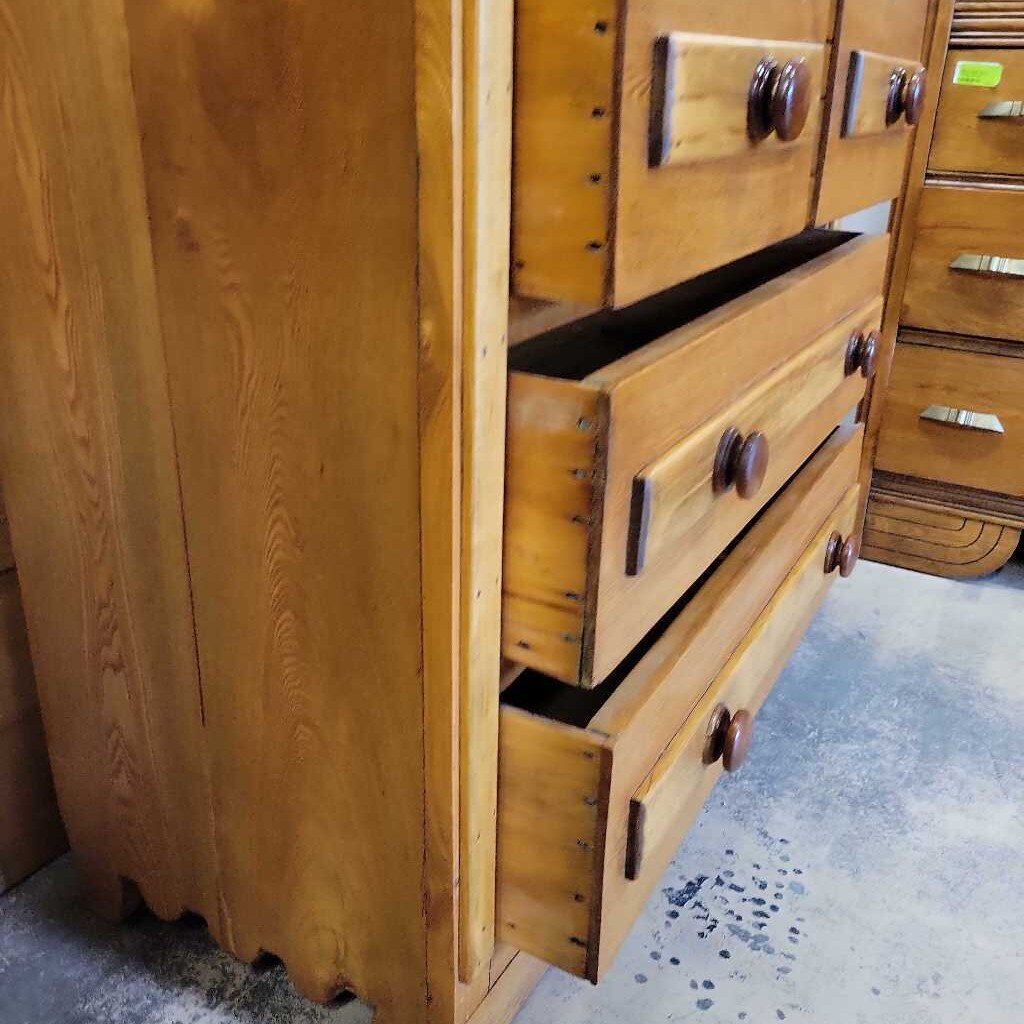 Vintage Pine 4 Drawer Dresser (DER)