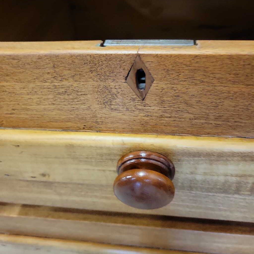 Vintage Pine 4 Drawer Dresser (DER)