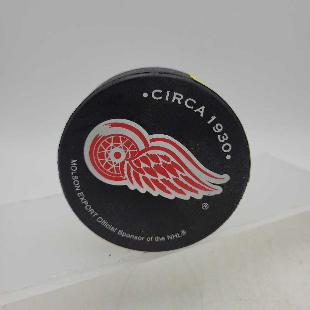Detroit Red Wings Hockey Puck (JAS)