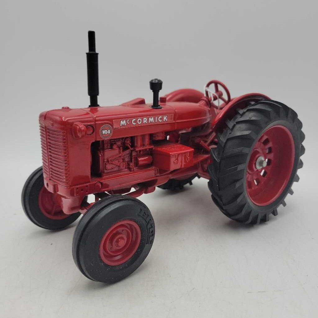 McCormick WD9 Tractor ERTL (RAE)