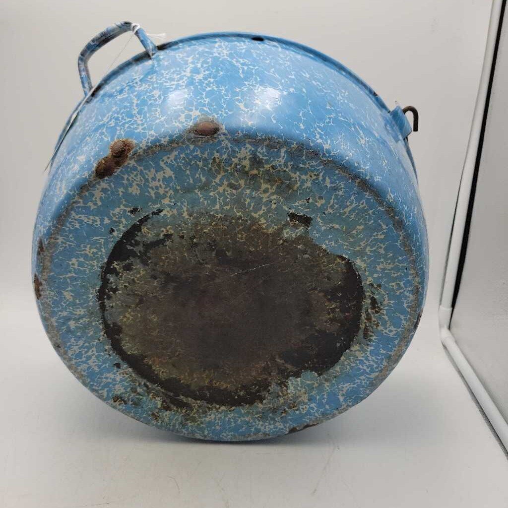 Enamel Bowl w/Handle (DER)