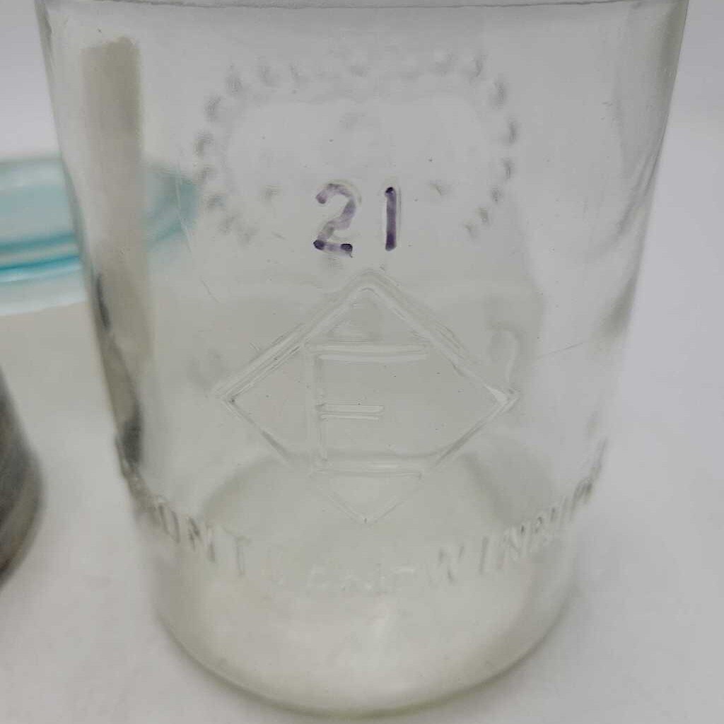 Eaton Crown Pint Jar Toronto Winnipeg 21 mold (JAS)