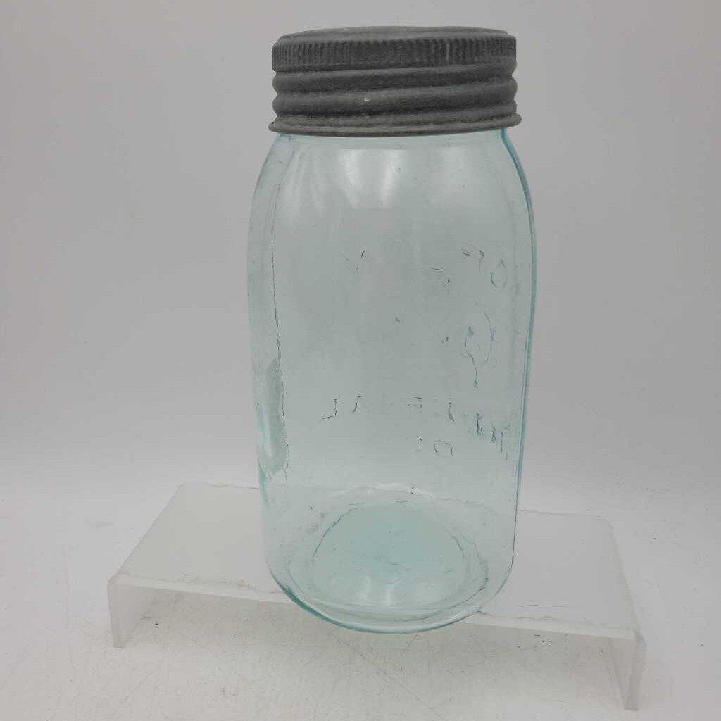 Crown Sealer Canning Jar Imp Qt B on bottom (JAS)