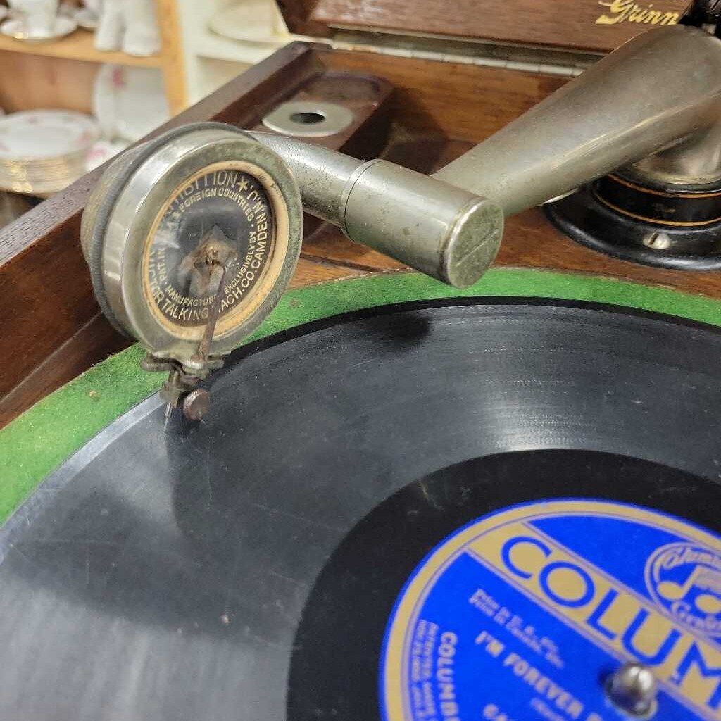 Victrola Record Player Table Model by "Ginnell Bros"(Works) Circa 1920's/w records (YVO) 607