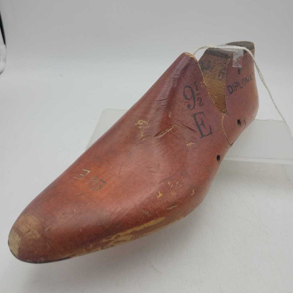 Vintage wood shoe (PC)