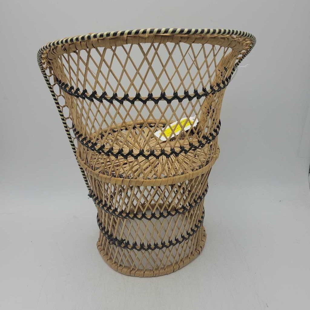 doll chair wicker (JAS)