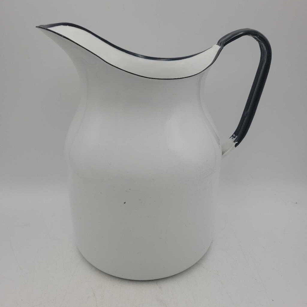 Enamelware jug (US2)