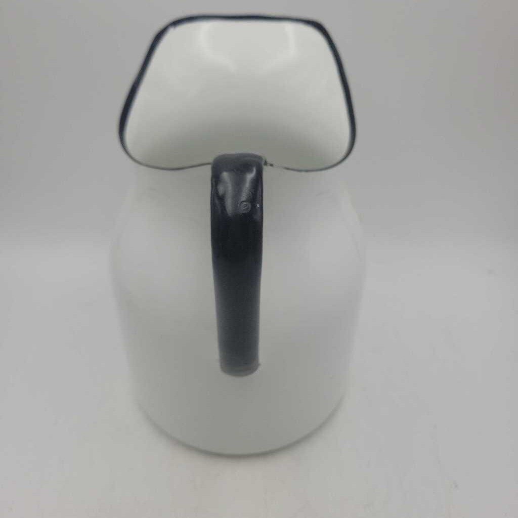 Enamelware jug (US2)