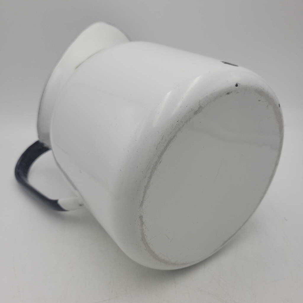 Enamelware jug (US2)
