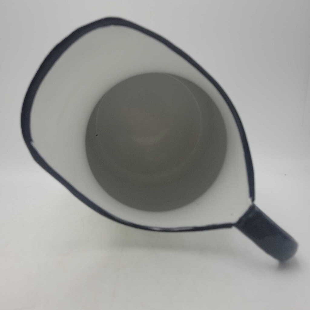 Enamelware jug (US2)