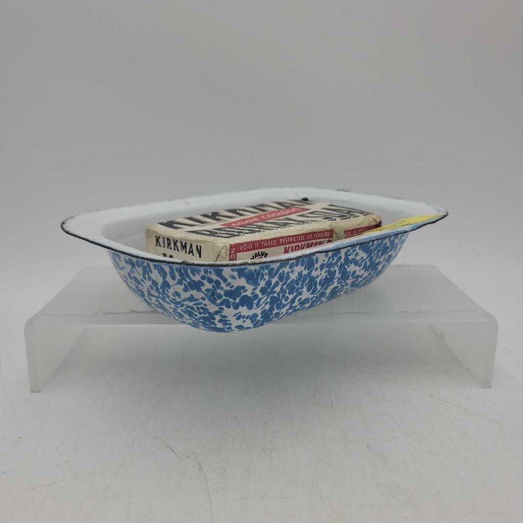 Graniteware soap dish with bar of soap (US2)