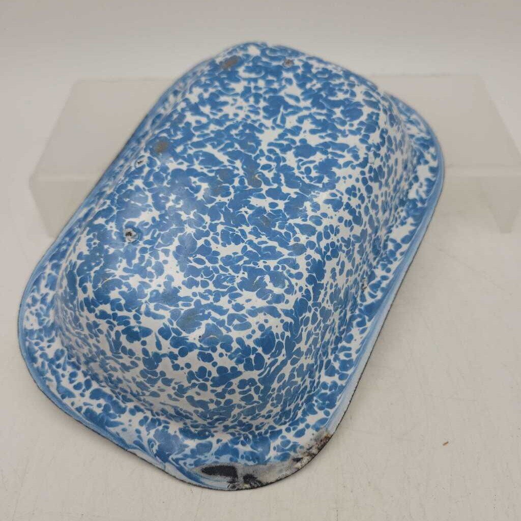 Graniteware soap dish with bar of soap (US2)